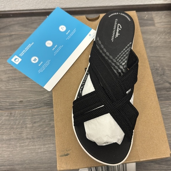 Clarks Women's Cloudsteppers  Sandals (WIDE) - Picture 4 of 7